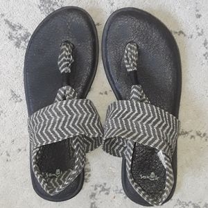 Women's Sanuk Sandal size 8